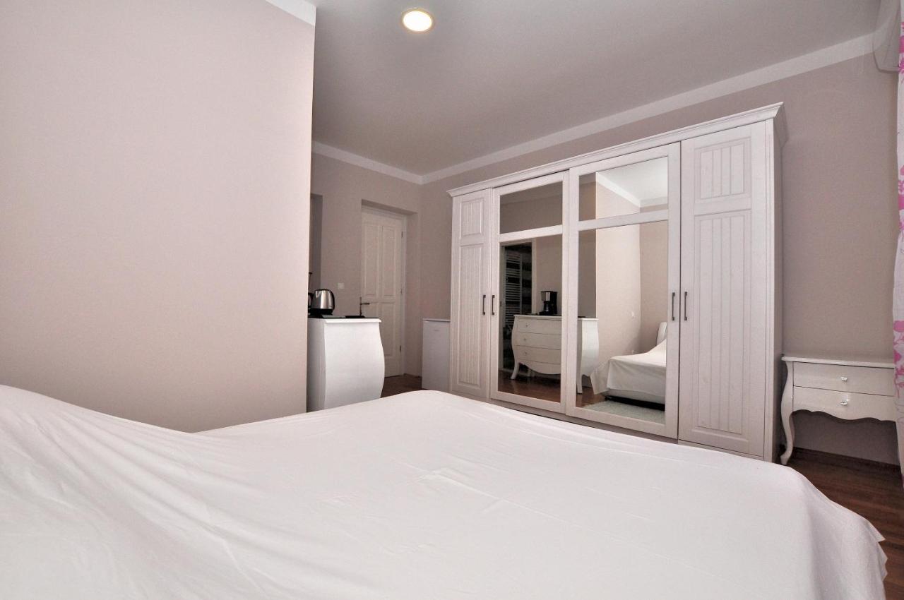 Bedroom With Bathroom Shower Split Exterior foto